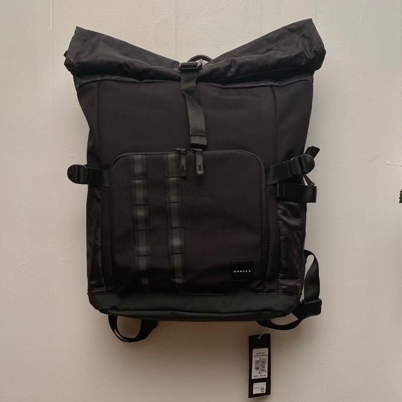 OAKLEY UTILITY ROLLED UP BACKPACK. - Picture 2 of 8
